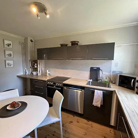 Urban Escape 2-bedroom Haven With Private Entrance
