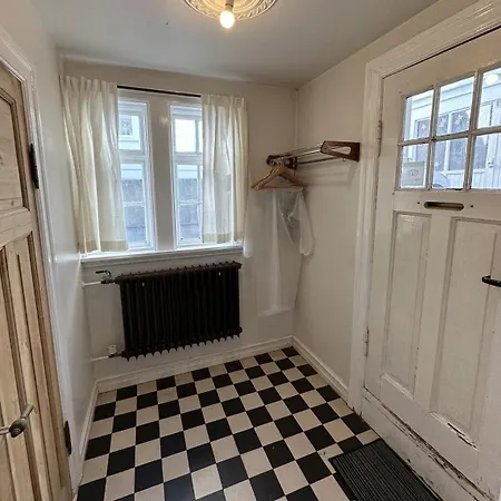 Urban Escape 2-bedroom Haven With Private Entrance Reykjavík