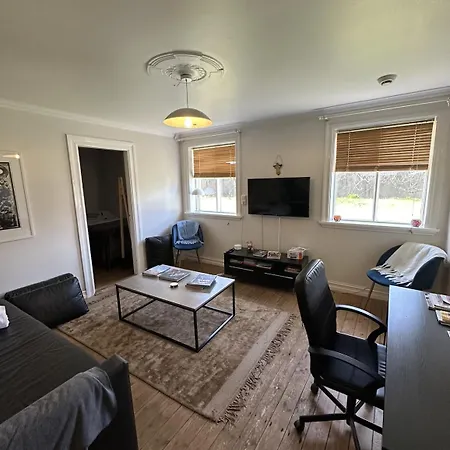 Urban Escape 2-bedroom Haven With Private Entrance Reykjavík